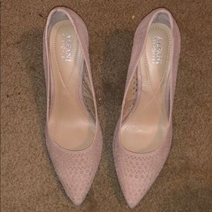 Beautiful rose toe pump